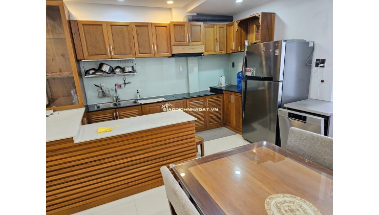 Bán nhà 3 tầng Phó Đức Chính, Vĩnh Hòa – gần biển 300m, có hồ cá Koi, giá 10 tỷ